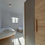 Apartment 2br With Balcony *