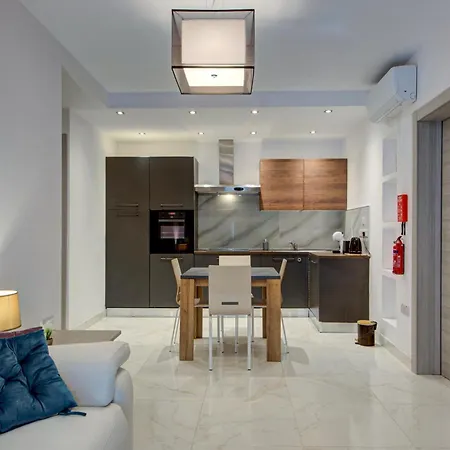 2br With Balcony Lägenhet