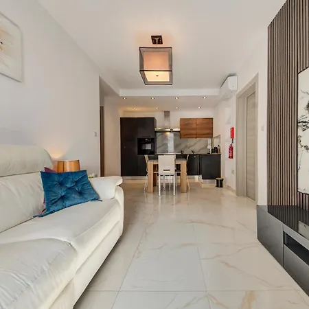 2br With Balcony Gzira