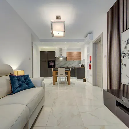 Appartamento 2br With Balcony *