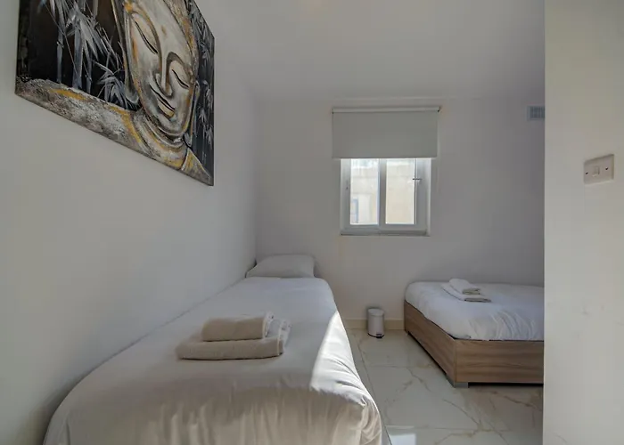 2br With Balcony Διαμέρισμα