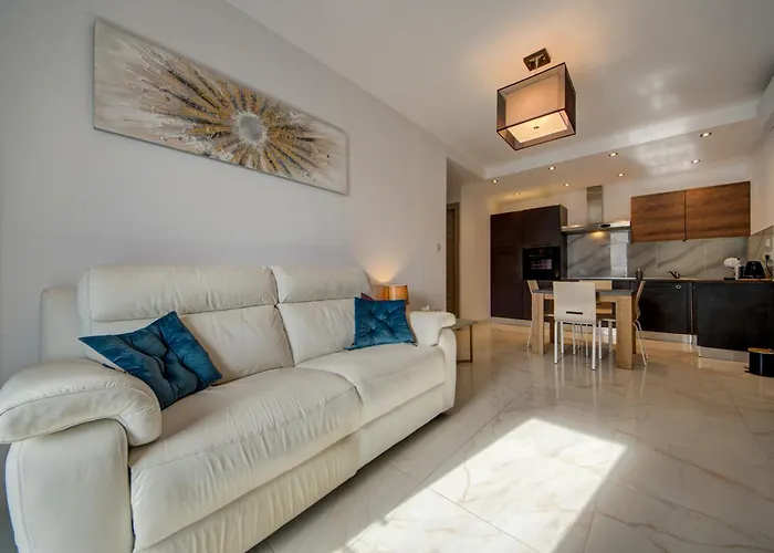 2br With Balcony Διαμέρισμα